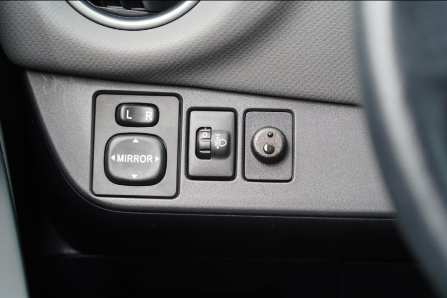Toyota Yaris 1.5 Hybrid Dynamic / Camera / Navigatie / Privacy glas / Clima / 75dkm!