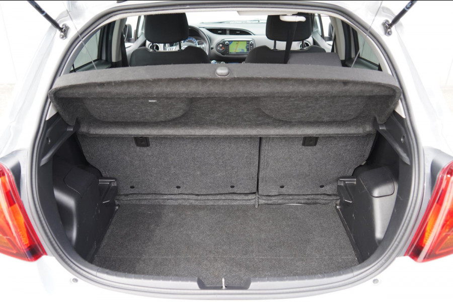Toyota Yaris 1.5 Hybrid Dynamic / Camera / Navigatie / Privacy glas / Clima / 75dkm!