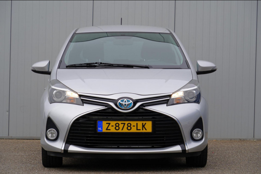 Toyota Yaris 1.5 Hybrid Dynamic / Camera / Navigatie / Privacy glas / Clima / 75dkm!