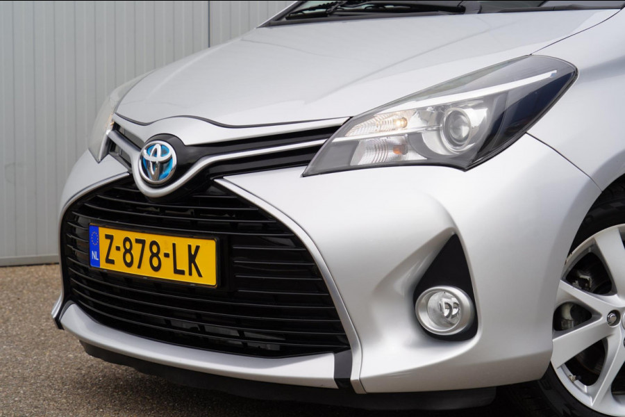 Toyota Yaris 1.5 Hybrid Dynamic / Camera / Navigatie / Privacy glas / Clima / 75dkm!