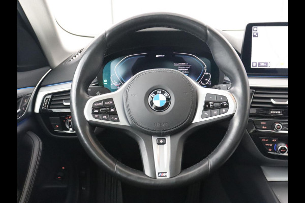 BMW 5 Serie 530e xDrive High Executive | Panoramadak | Trekhaak | Adaptive cruise | Stoel & stuurverwarming | Carplay | Sfeerverlichting | Leder | Camera | Keyless | PHEV | Plug In