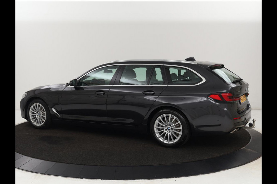 BMW 5 Serie 530e xDrive High Executive | Panoramadak | Trekhaak | Adaptive cruise | Stoel & stuurverwarming | Carplay | Sfeerverlichting | Leder | Camera | Keyless | PHEV | Plug In