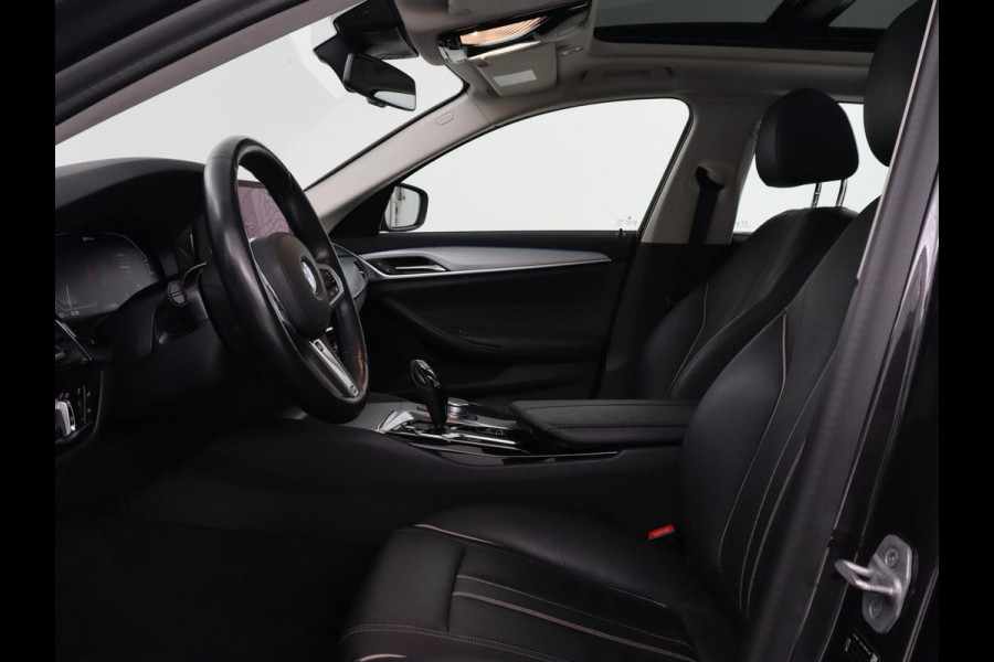 BMW 5 Serie 530e xDrive High Executive | Panoramadak | Trekhaak | Adaptive cruise | Stoel & stuurverwarming | Carplay | Sfeerverlichting | Leder | Camera | Keyless | PHEV | Plug In