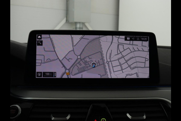 BMW 5 Serie 530e xDrive High Executive | Panoramadak | Trekhaak | Adaptive cruise | Stoel & stuurverwarming | Carplay | Sfeerverlichting | Leder | Camera | Keyless | PHEV | Plug In