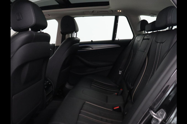 BMW 5 Serie 530e xDrive High Executive | Panoramadak | Trekhaak | Adaptive cruise | Stoel & stuurverwarming | Carplay | Sfeerverlichting | Leder | Camera | Keyless | PHEV | Plug In