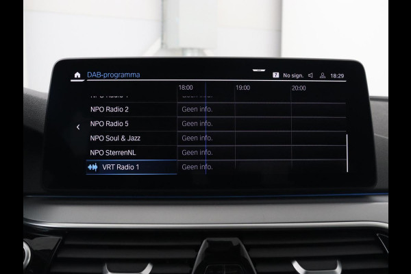 BMW 5 Serie 530e xDrive High Executive | Panoramadak | Trekhaak | Adaptive cruise | Stoel & stuurverwarming | Carplay | Sfeerverlichting | Leder | Camera | Keyless | PHEV | Plug In