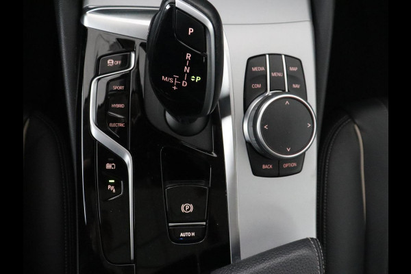 BMW 5 Serie 530e xDrive High Executive | Panoramadak | Trekhaak | Adaptive cruise | Stoel & stuurverwarming | Carplay | Sfeerverlichting | Leder | Camera | Keyless | PHEV | Plug In