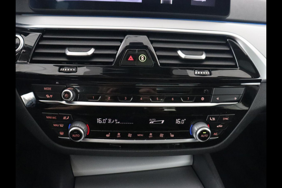 BMW 5 Serie 530e xDrive High Executive | Panoramadak | Trekhaak | Adaptive cruise | Stoel & stuurverwarming | Carplay | Sfeerverlichting | Leder | Camera | Keyless | PHEV | Plug In
