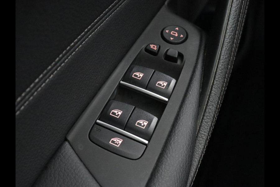 BMW 5 Serie 530e xDrive High Executive | Panoramadak | Trekhaak | Adaptive cruise | Stoel & stuurverwarming | Carplay | Sfeerverlichting | Leder | Camera | Keyless | PHEV | Plug In