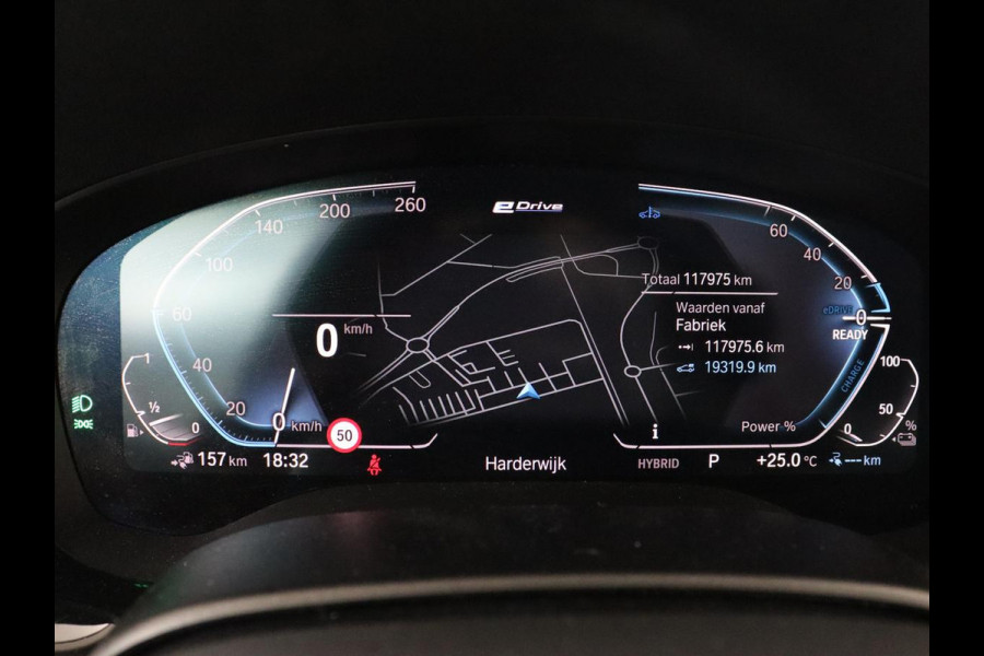 BMW 5 Serie 530e xDrive High Executive | Panoramadak | Trekhaak | Adaptive cruise | Stoel & stuurverwarming | Carplay | Sfeerverlichting | Leder | Camera | Keyless | PHEV | Plug In