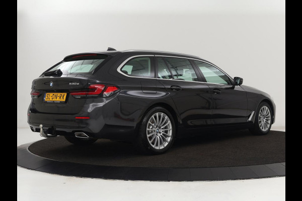 BMW 5 Serie 530e xDrive High Executive | Panoramadak | Trekhaak | Adaptive cruise | Stoel & stuurverwarming | Carplay | Sfeerverlichting | Leder | Camera | Keyless | PHEV | Plug In
