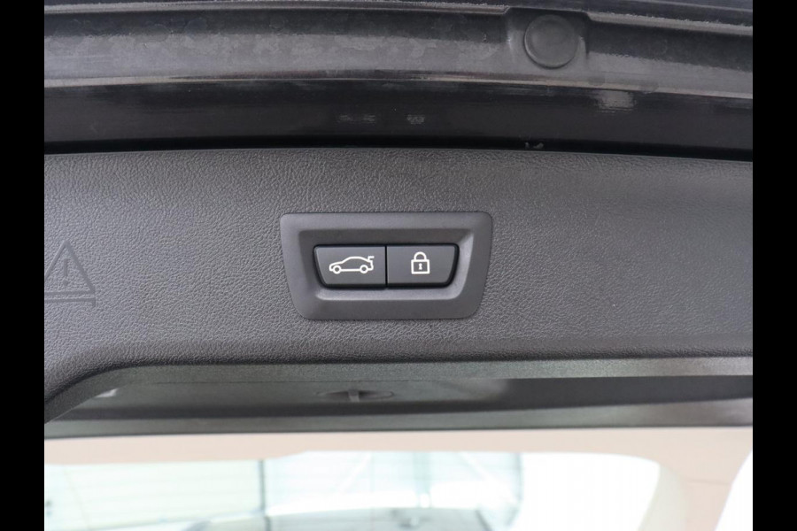 BMW 5 Serie 530e xDrive High Executive | Panoramadak | Trekhaak | Adaptive cruise | Stoel & stuurverwarming | Carplay | Sfeerverlichting | Leder | Camera | Keyless | PHEV | Plug In