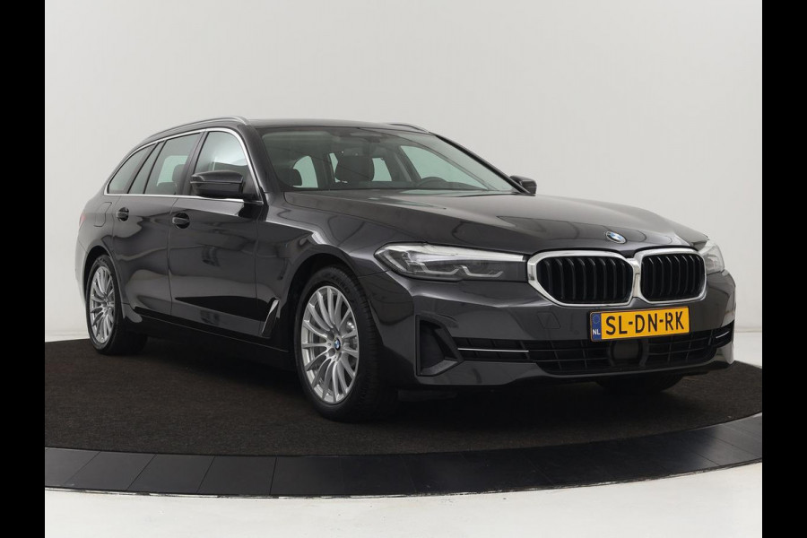 BMW 5 Serie 530e xDrive High Executive | Panoramadak | Trekhaak | Adaptive cruise | Stoel & stuurverwarming | Carplay | Sfeerverlichting | Leder | Camera | Keyless | PHEV | Plug In