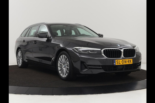 BMW 5 Serie 530e xDrive High Executive | Panoramadak | Trekhaak | Adaptive cruise | Stoel & stuurverwarming | Carplay | Sfeerverlichting | Leder | Camera | Keyless | PHEV | Plug In