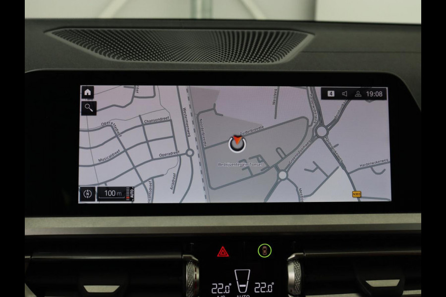 BMW 3-serie 320i Executive Edition | Leder | Stoelverwarming | Luxury Line | Sportstoelen | Carplay | Live Cockpit | Navigatie | Parkeerhulp | Full LED