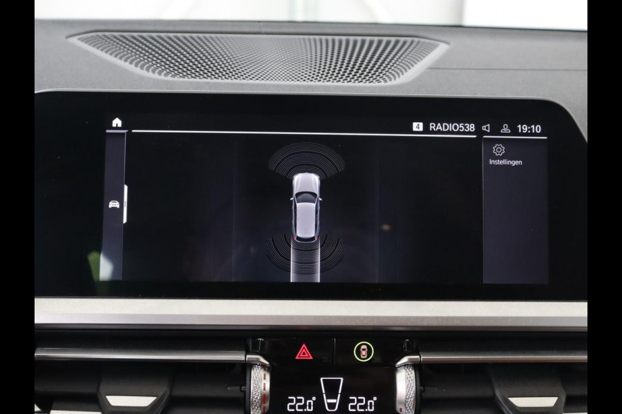 BMW 3-serie 320i Executive Edition | Leder | Stoelverwarming | Luxury Line | Sportstoelen | Carplay | Live Cockpit | Navigatie | Parkeerhulp | Full LED