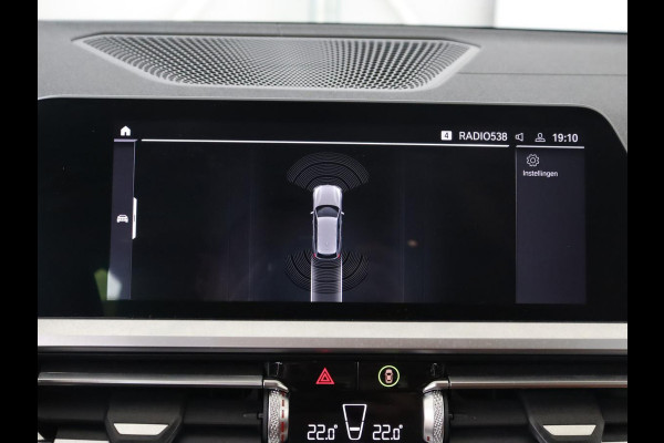 BMW 3-serie 320i Executive Edition | Leder | Stoelverwarming | Luxury Line | Sportstoelen | Carplay | Live Cockpit | Navigatie | Parkeerhulp | Full LED