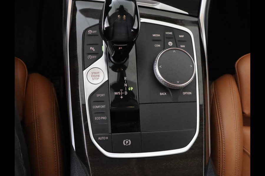 BMW 3-serie 320i Executive Edition | Leder | Stoelverwarming | Luxury Line | Sportstoelen | Carplay | Live Cockpit | Navigatie | Parkeerhulp | Full LED