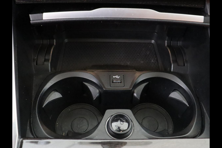 BMW 3-serie 320i Executive Edition | Leder | Stoelverwarming | Luxury Line | Sportstoelen | Carplay | Live Cockpit | Navigatie | Parkeerhulp | Full LED