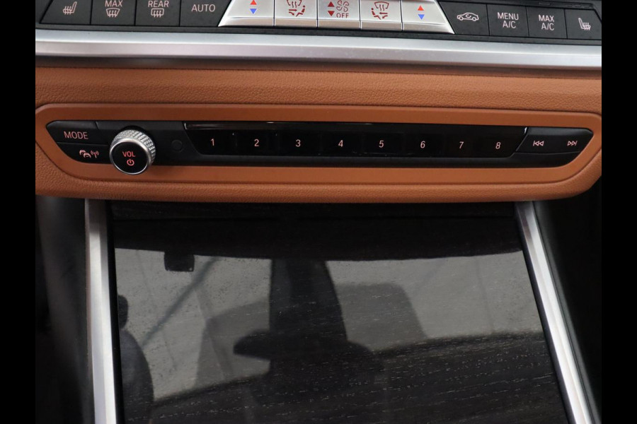 BMW 3-serie 320i Executive Edition | Leder | Stoelverwarming | Luxury Line | Sportstoelen | Carplay | Live Cockpit | Navigatie | Parkeerhulp | Full LED