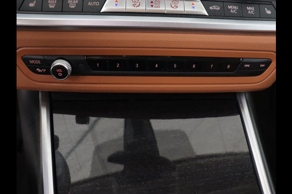 BMW 3-serie 320i Executive Edition | Leder | Stoelverwarming | Luxury Line | Sportstoelen | Carplay | Live Cockpit | Navigatie | Parkeerhulp | Full LED