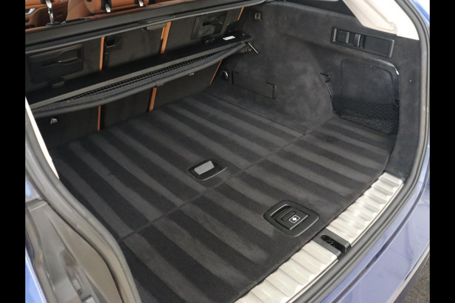 BMW 3-serie 320i Executive Edition | Leder | Stoelverwarming | Luxury Line | Sportstoelen | Carplay | Live Cockpit | Navigatie | Parkeerhulp | Full LED
