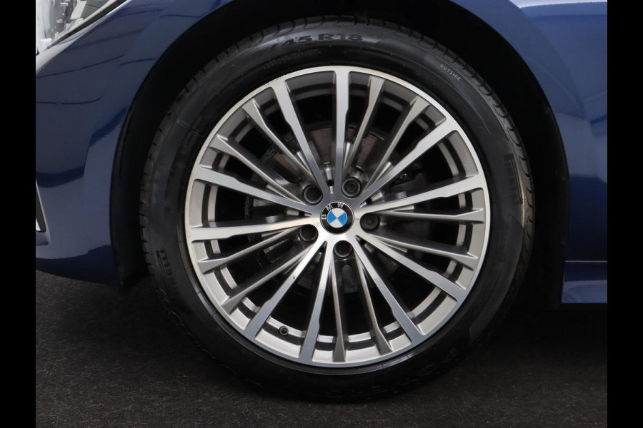 BMW 3-serie 320i Executive Edition | Leder | Stoelverwarming | Luxury Line | Sportstoelen | Carplay | Live Cockpit | Navigatie | Parkeerhulp | Full LED