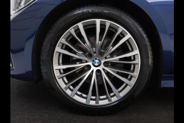 BMW 3-serie 320i Executive Edition | Leder | Stoelverwarming | Luxury Line | Sportstoelen | Carplay | Live Cockpit | Navigatie | Parkeerhulp | Full LED