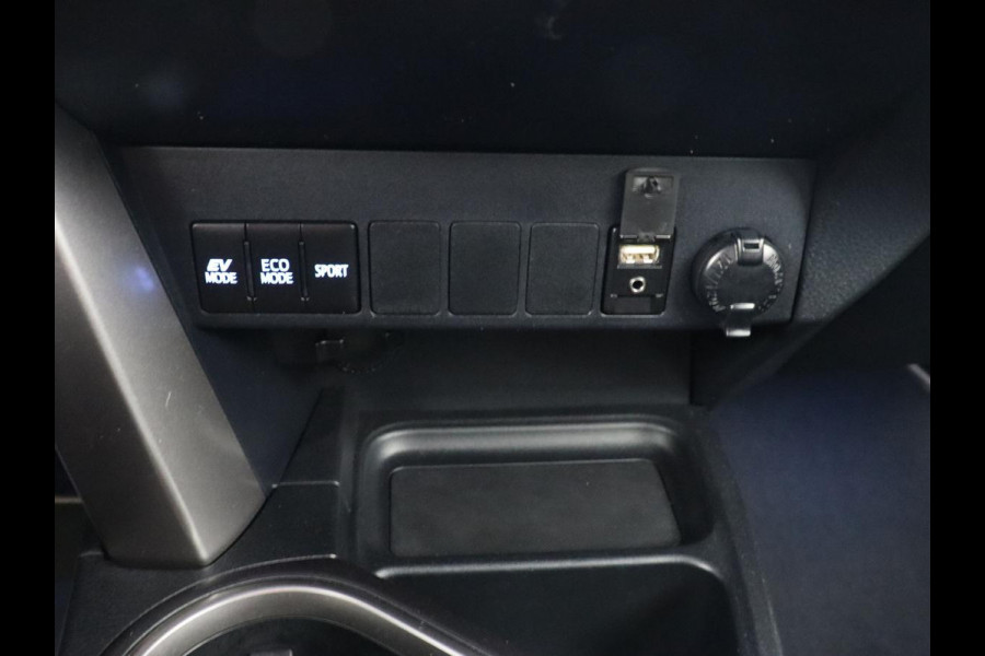Toyota RAV4 2.5 Hybrid Dynamic | 1e eigenaar | 51.700km NAP | Trekhaak | Adaptive cruise | Camera | Climate control | Bluetooth