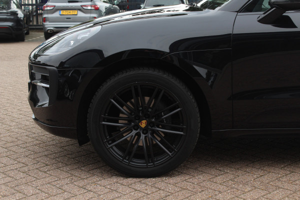 Porsche Macan 2.0 / Panoramadak / Camera / Luchtvering / 21'' / Sportchrono + Design / Bose / Dodehoek / Apple CarPlay / Stoel+Stuurverwarming / Luxe Leder / Stoelverwarming / ACC