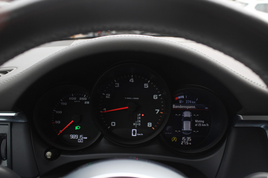 Porsche Macan 2.0 / Panoramadak / Camera / Luchtvering / 21'' / Sportchrono + Design / Bose / Dodehoek / Apple CarPlay / Stoel+Stuurverwarming / Luxe Leder / Stoelverwarming / ACC