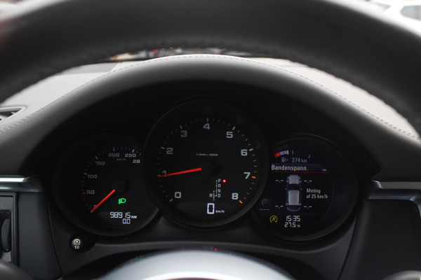 Porsche Macan 2.0 / Panoramadak / Camera / Luchtvering / 21'' / Sportchrono + Design / Bose / Dodehoek / Apple CarPlay / Stoel+Stuurverwarming / Luxe Leder / Stoelverwarming / ACC