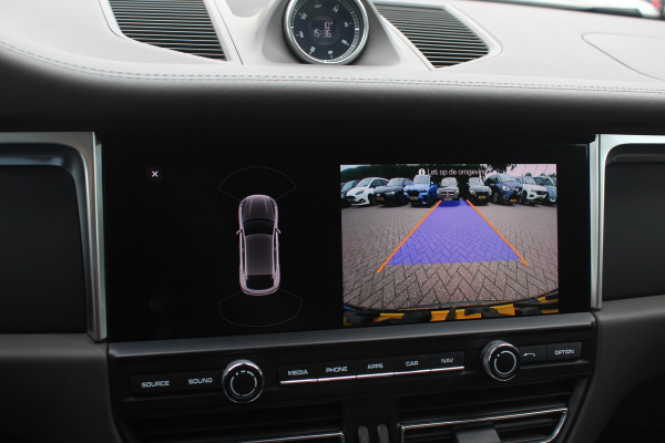 Porsche Macan 2.0 / Panoramadak / Camera / Luchtvering / 21'' / Sportchrono + Design / Bose / Dodehoek / Apple CarPlay / Stoel+Stuurverwarming / Luxe Leder / Stoelverwarming / ACC