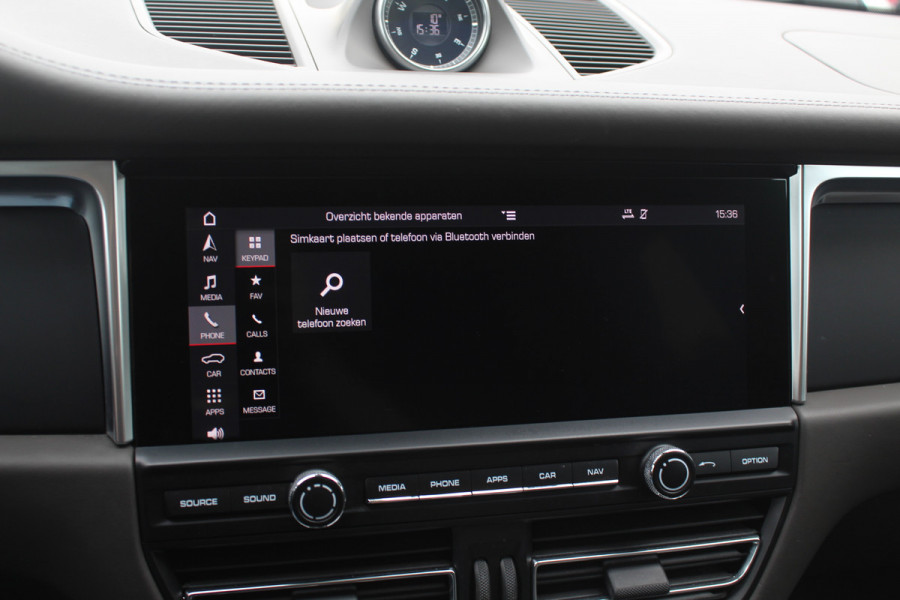 Porsche Macan 2.0 / Panoramadak / Camera / Luchtvering / 21'' / Sportchrono + Design / Bose / Dodehoek / Apple CarPlay / Stoel+Stuurverwarming / Luxe Leder / Stoelverwarming / ACC