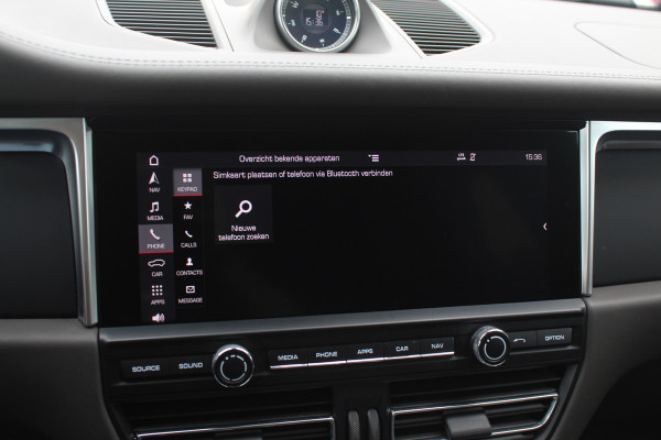 Porsche Macan 2.0 / Panoramadak / Camera / Luchtvering / 21'' / Sportchrono + Design / Bose / Dodehoek / Apple CarPlay / Stoel+Stuurverwarming / Luxe Leder / Stoelverwarming / ACC