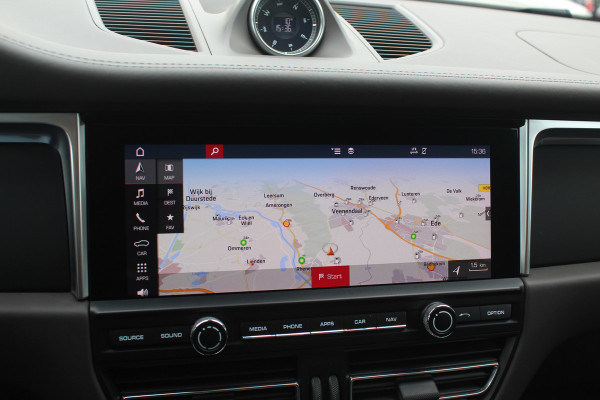Porsche Macan 2.0 / Panoramadak / Camera / Luchtvering / 21'' / Sportchrono + Design / Bose / Dodehoek / Apple CarPlay / Stoel+Stuurverwarming / Luxe Leder / Stoelverwarming / ACC