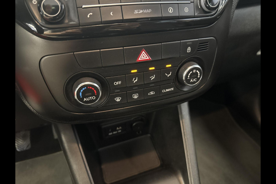 Kia Venga 1.4 CVVT Summer Edition | navi | schuifdak | trekhaak | dealer onderhouden