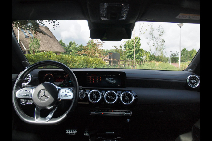 Mercedes-Benz CLA-Klasse 250 e Premium Plus | Panoramadak | Lederen Bekleding | Burmester | 360°-camera | NL-Auto |