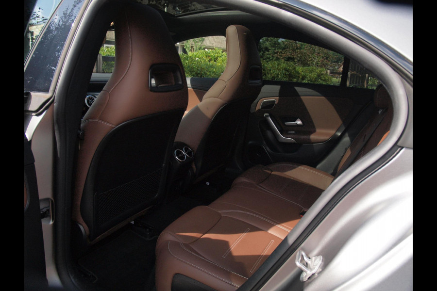 Mercedes-Benz CLA-Klasse 250 e Premium Plus | Panoramadak | Lederen Bekleding | Burmester | 360°-camera | NL-Auto |