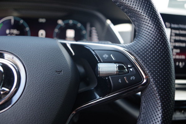 Škoda Octavia Combi 1.4 TSI iV PHEV Sportline Business, Camera, Stoelverwarming, Carplay,