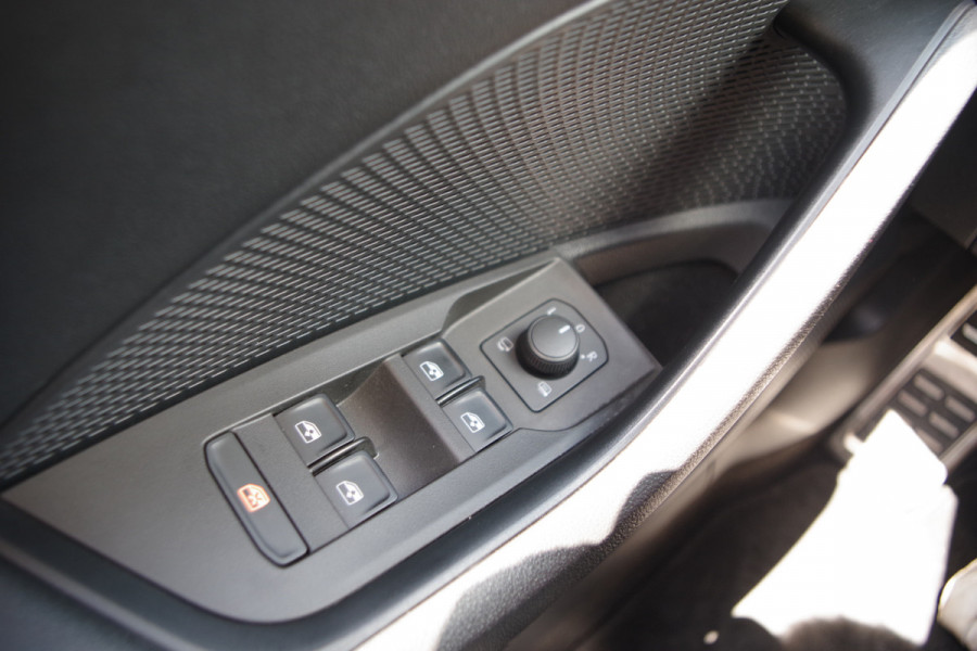 Škoda Octavia Combi 1.4 TSI iV PHEV Sportline Business, Camera, Stoelverwarming, Carplay,