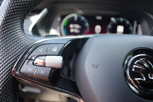 Škoda Octavia Combi 1.4 TSI iV PHEV Sportline Business, Camera, Stoelverwarming, Carplay,