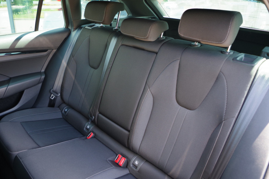 Škoda Octavia Combi 1.4 TSI iV PHEV Sportline Business, Camera, Stoelverwarming, Carplay,
