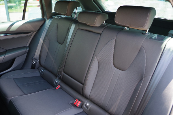 Škoda Octavia Combi 1.4 TSI iV PHEV Sportline Business, Camera, Stoelverwarming, Carplay,