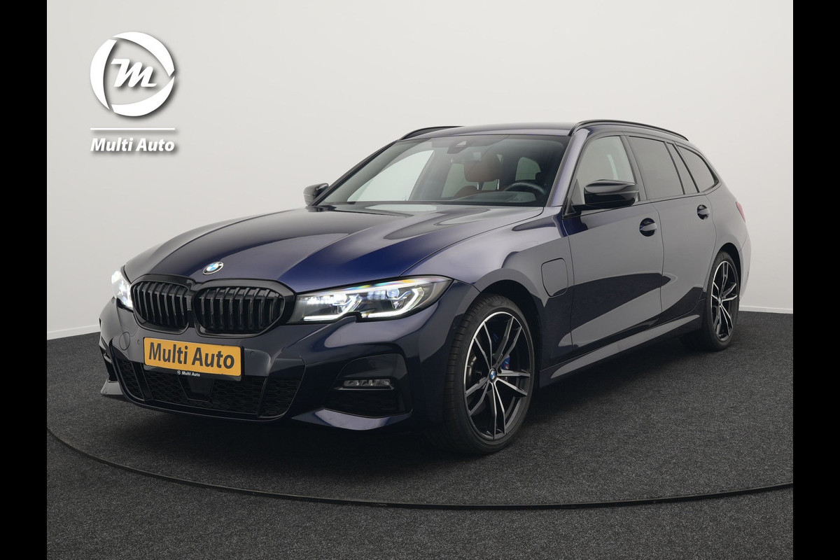 BMW 3 Serie Touring 330e M Sport Plug in Hybrid 293pk Dealer O.H PHEV | Trekhaak Af Fabriek | Laser LED | Head Up | Adaptive Cruise | Apple Carplay | Keyless | Lederen Sportstoelen Verwarmd | Camera | Virtual | Navigatie | DAB | 19"L.M |