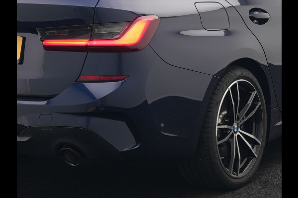 BMW 3 Serie Touring 330e M Sport Plug in Hybrid 293pk Dealer O.H PHEV | Trekhaak Af Fabriek | Laser LED | Head Up | Adaptive Cruise | Apple Carplay | Keyless | Lederen Sportstoelen Verwarmd | Camera | Virtual | Navigatie | DAB | 19"L.M |