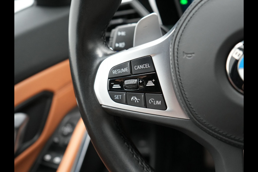 BMW 3 Serie Touring 330e M Sport Plug in Hybrid 293pk Dealer O.H PHEV | Trekhaak Af Fabriek | Laser LED | Head Up | Adaptive Cruise | Apple Carplay | Keyless | Lederen Sportstoelen Verwarmd | Camera | Virtual | Navigatie | DAB | 19"L.M |