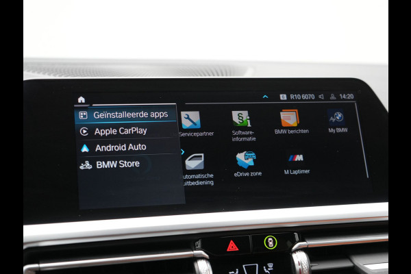 BMW 3 Serie Touring 330e M Sport Plug in Hybrid 293pk Dealer O.H PHEV | Trekhaak Af Fabriek | Laser LED | Head Up | Adaptive Cruise | Apple Carplay | Keyless | Lederen Sportstoelen Verwarmd | Camera | Virtual | Navigatie | DAB | 19"L.M |
