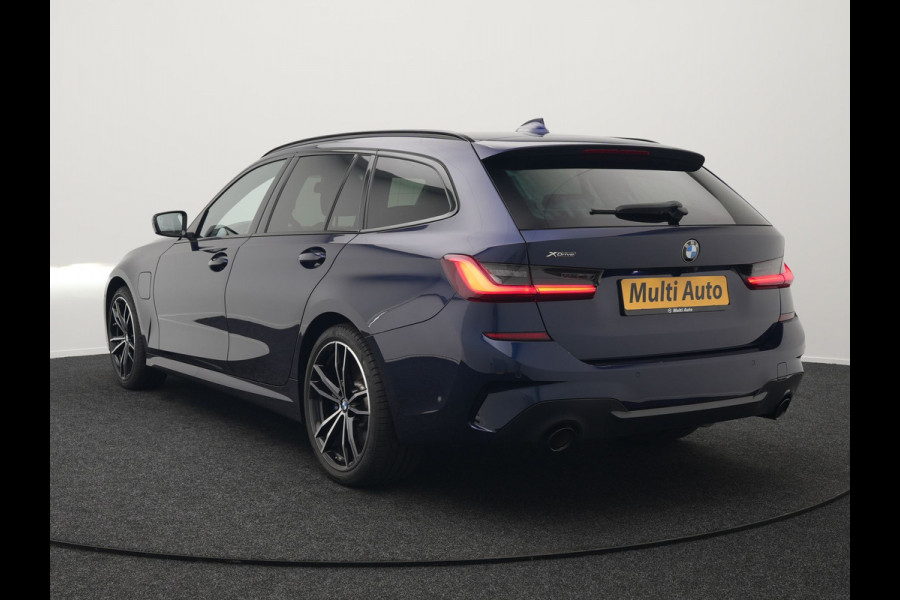 BMW 3 Serie Touring 330e M Sport Plug in Hybrid 293pk Dealer O.H PHEV | Trekhaak Af Fabriek | Laser LED | Head Up | Adaptive Cruise | Apple Carplay | Keyless | Lederen Sportstoelen Verwarmd | Camera | Virtual | Navigatie | DAB | 19"L.M |