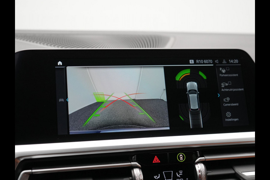 BMW 3 Serie Touring 330e M Sport Plug in Hybrid 293pk Dealer O.H PHEV | Trekhaak Af Fabriek | Laser LED | Head Up | Adaptive Cruise | Apple Carplay | Keyless | Lederen Sportstoelen Verwarmd | Camera | Virtual | Navigatie | DAB | 19"L.M |